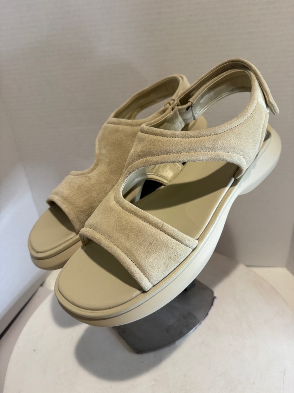 Vince Fresca Sandal Women's size 10 brand new